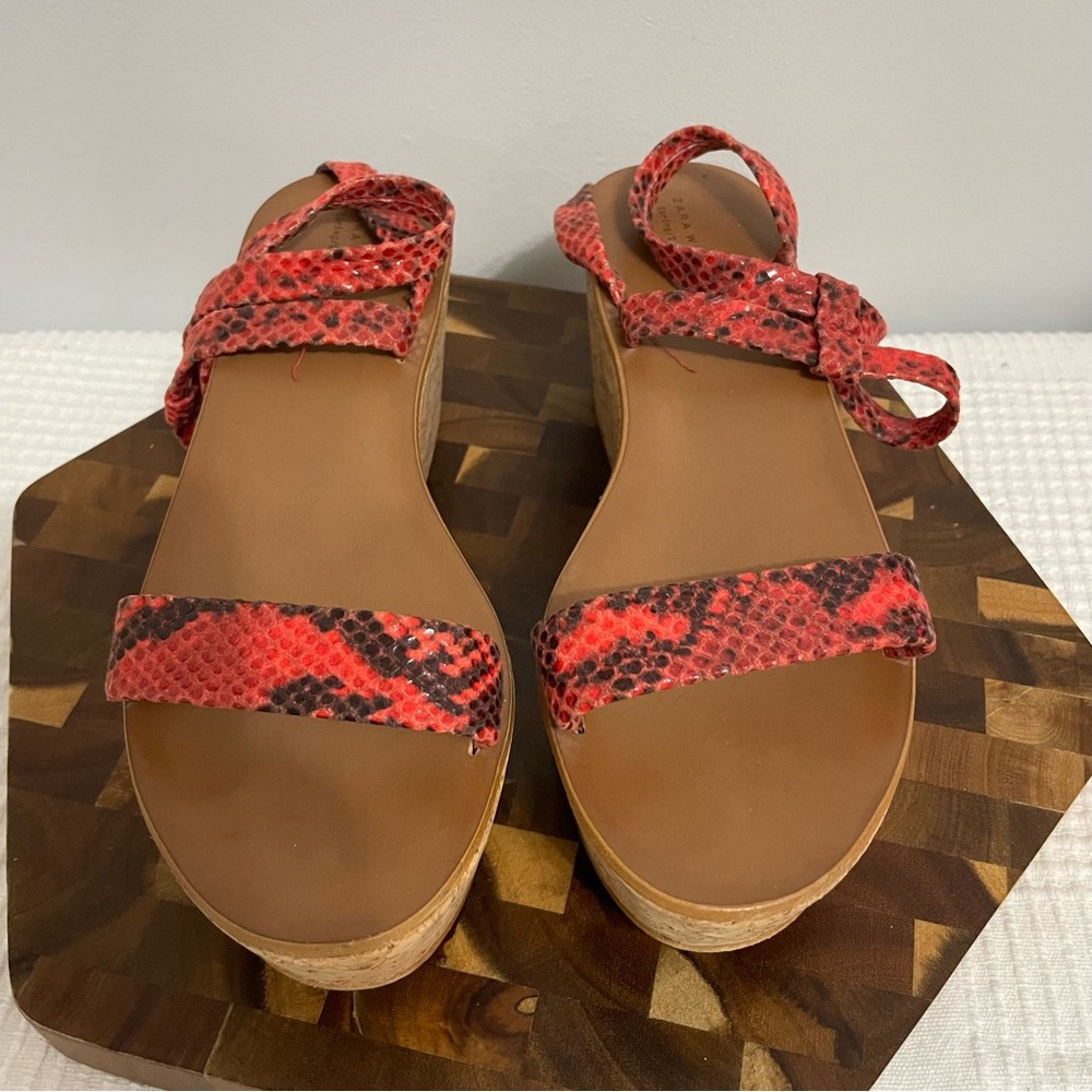 Zara Woman Strappy flatworm US 6
